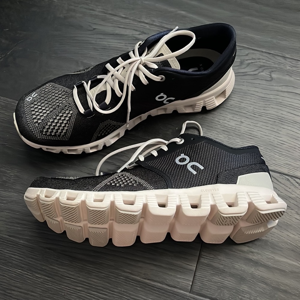 NWT On Cloud X Women - 7.5